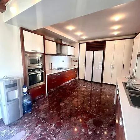 With Pool By Near Centre And Airport *