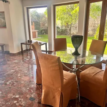 With Pool By Near Centre And Airport *