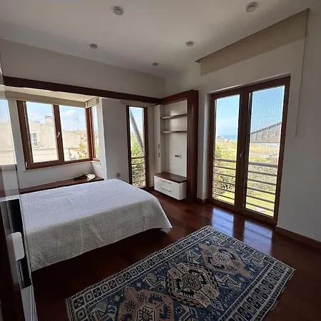 Villa With Pool By Near Centre And Airport *